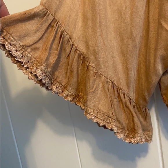 CUTE Cropped off the shoulder top!!!! - Picture 2 of 5